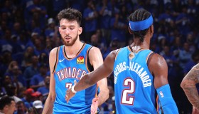 火箭队阵容豪华，季前赛看好全胜表现